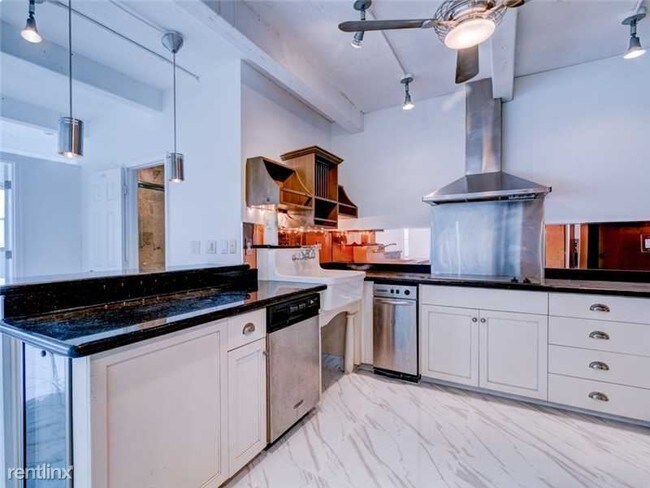Building Photo - 7118 Bonita Dr