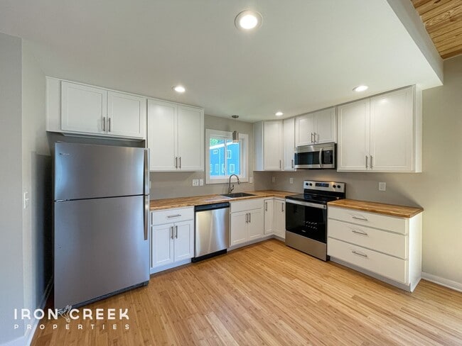 Foto del edificio - Beautiful, Brand-New Compact Cottage in So...