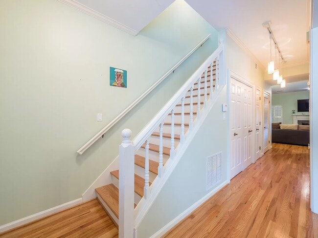Staircase to 2nd level - 502 Ansley Villa Dr NE