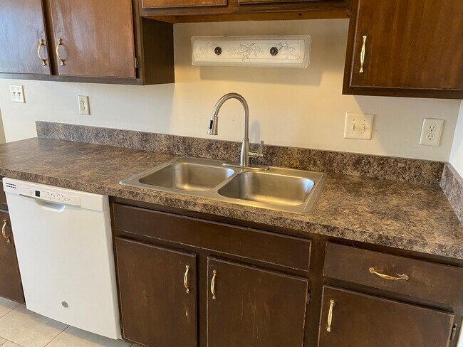 Brand new dishwasher - 1822 Knox St