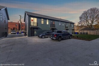 Building Photo - 1642 Bagley St