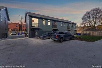Building Photo - 1642 Bagley St