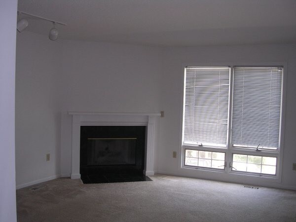 Building Photo - 3215 Grand Ave