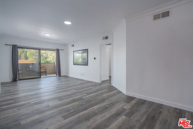 Foto del edificio - 4544 Colbath Ave