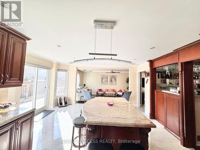 Photo du bâtiment - 5715 Riverdale Crescent