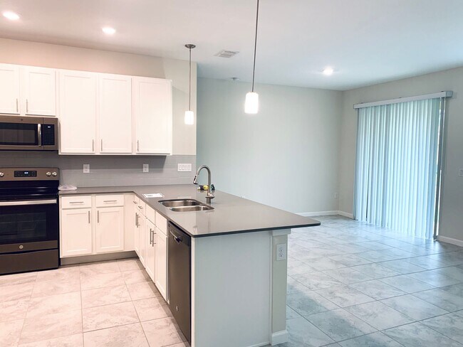 Building Photo - Townhome for Rent