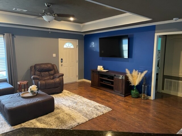 Building Photo - 204 Tyler Ln