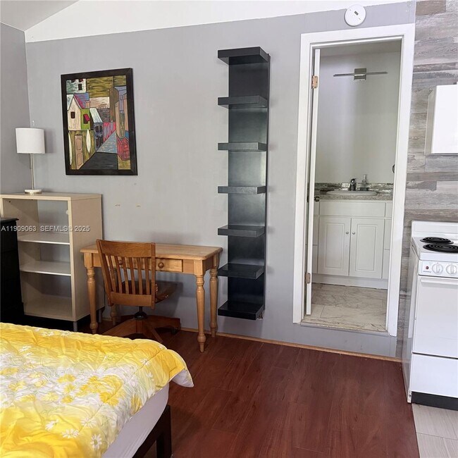 Foto del edificio - 2633 NE 32nd St