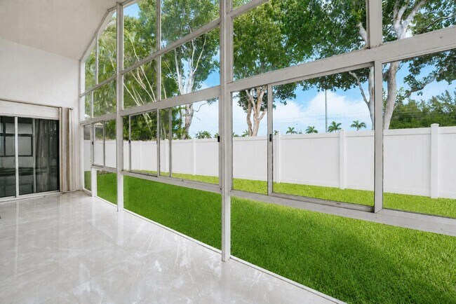 Foto del edificio - 7512 Eagle Point Dr
