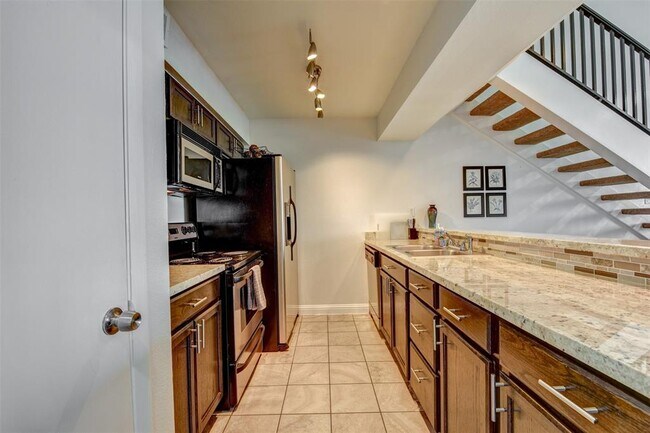 Building Photo - 12600 Melville Dr