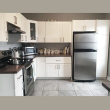 Building Photo - 18 Fairleigh Av S