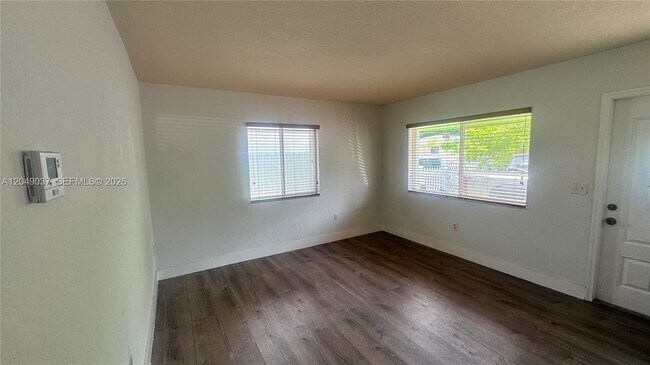 Foto del edificio - 5680 NW 23rd Ave
