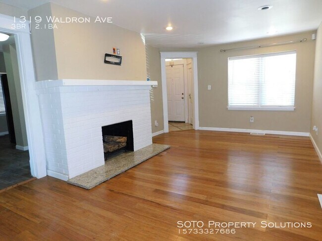 Building Photo - 3 BD 2.5 BA House in University City