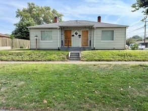 Building Photo - 1027 7th St