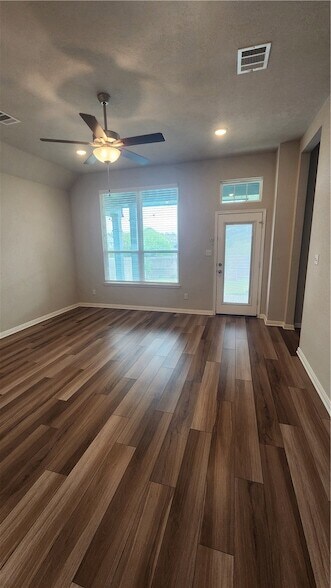 Foto del edificio - 2006 Theresa Dr