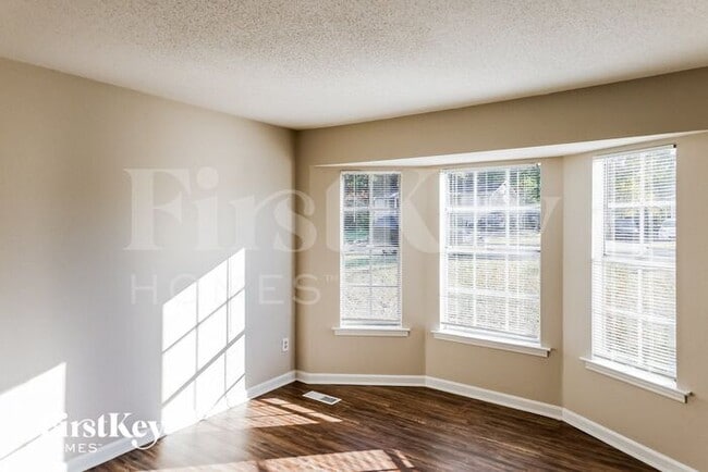 Foto del edificio - 634 14th Ave NW