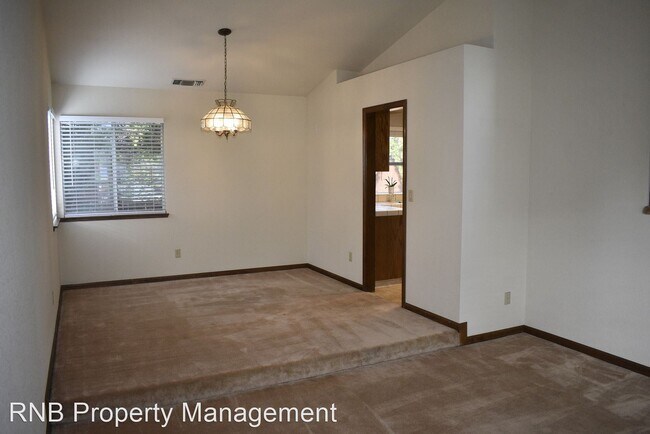 Foto del edificio - 3 br, 3 bath House - 5616 Bluffs Drive