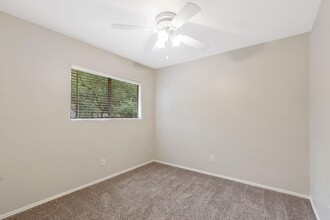 Building Photo - 32 Marabou Pl