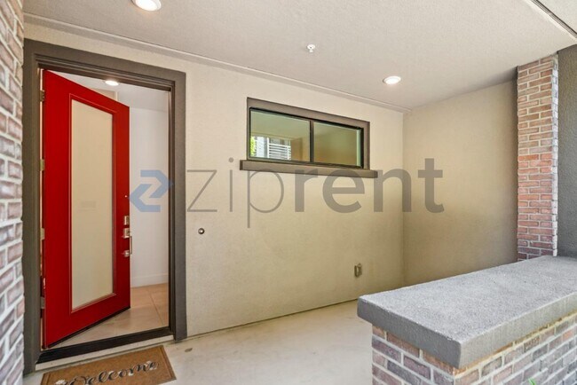 Building Photo - Unit 6