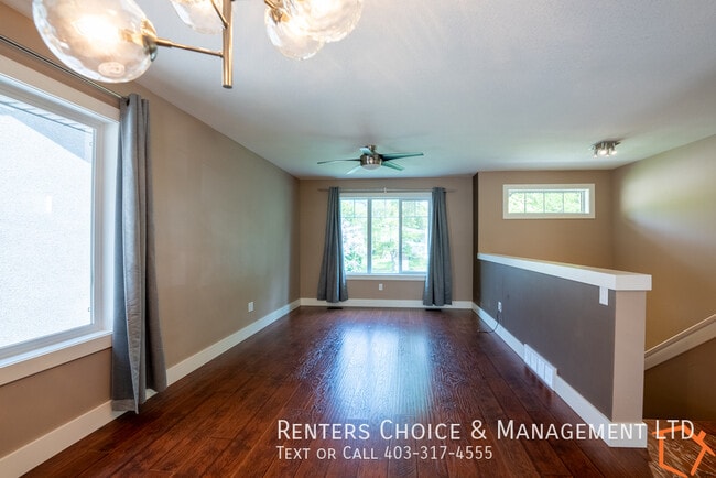 Building Photo - 2 Bedroom Duplex Close To Schools and Shopping
