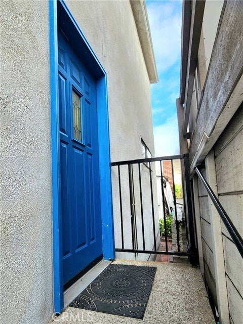 Building Photo - 325 10th Pl