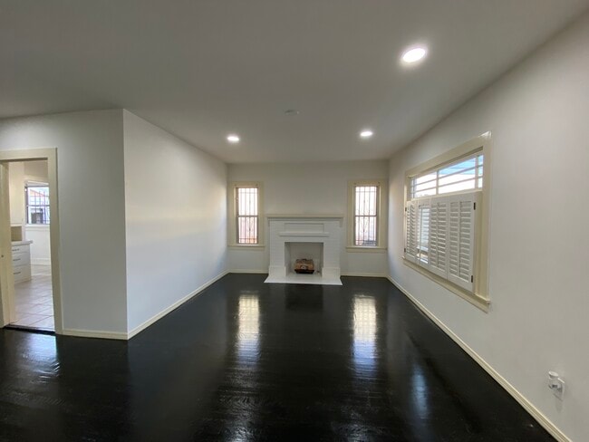 Building Photo - 2143 N Commonwealth Ave