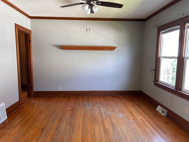 Building Photo - 416 E 29th Pl