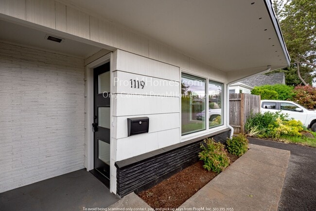 Building Photo - Light & Bright 1-Bedroom Duplex in Rose Ci...