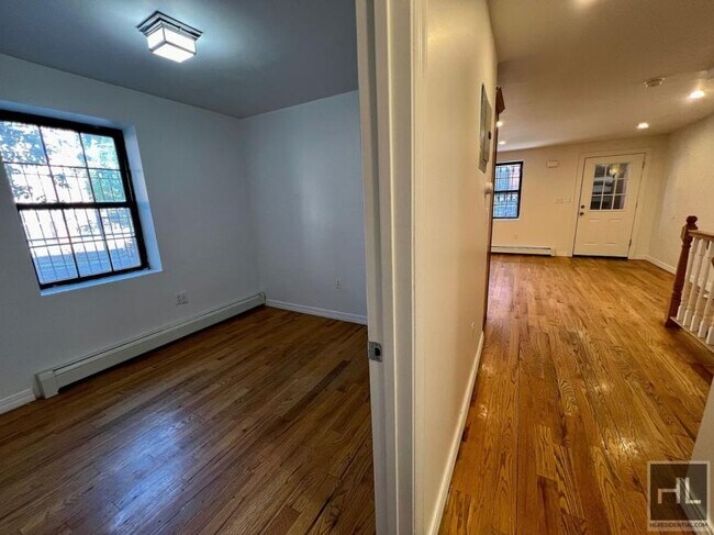 Building Photo - 3 bedroom in BROOKLYN NY 11221