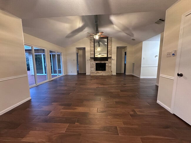 Building Photo - 1109 Lohmans Crossing Rd