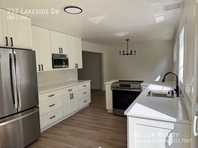 Foto del edificio - 237 Lakeside Dr