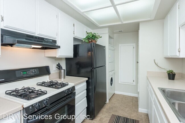 Building Photo - 2019 Lakeridge Cir