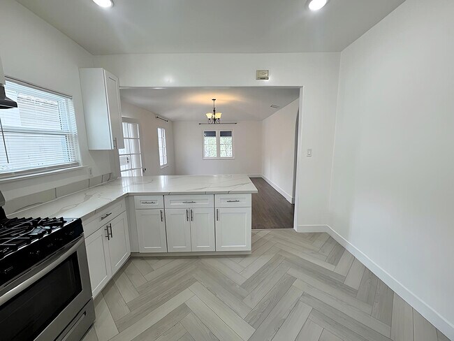 Foto del edificio - 126 N Hamilton Dr