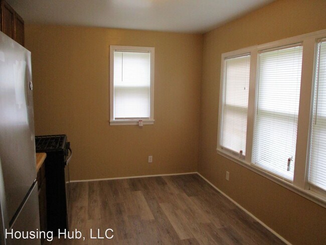 Building Photo - 3 br, 1 bath House - 2205 Minnehaha Ave E