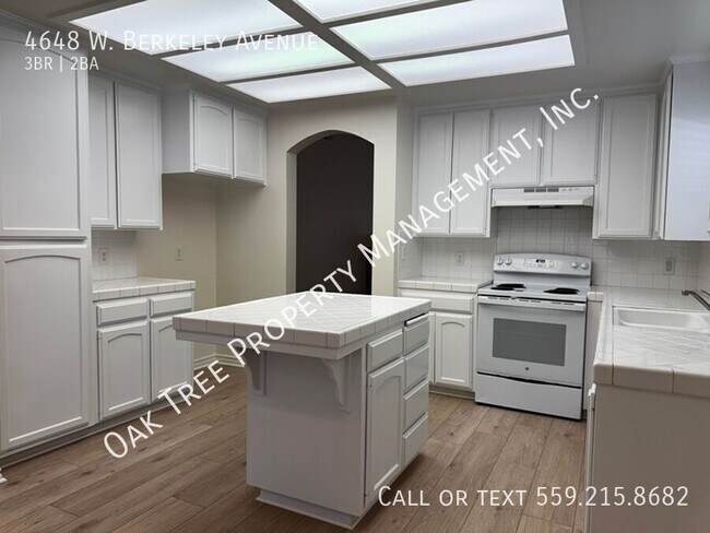 Foto del edificio - 4648 W Berkeley Ave