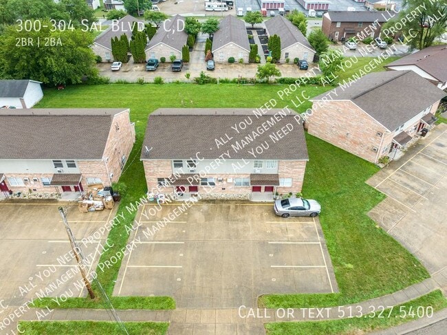 Building Photo - Beautiful Townhome