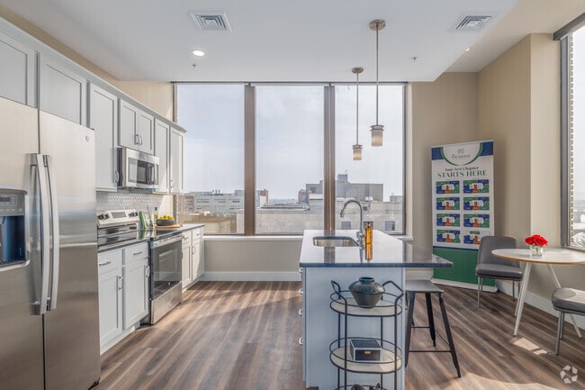 2BR, 2BA - 1,043SF - Kitchen - The Exchange