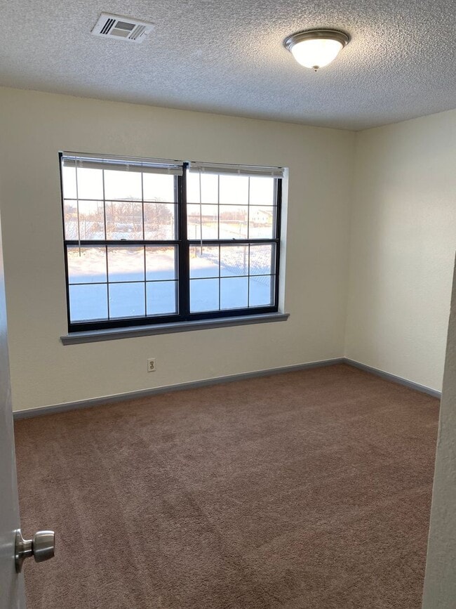 Building Photo - 402 W Quantico St