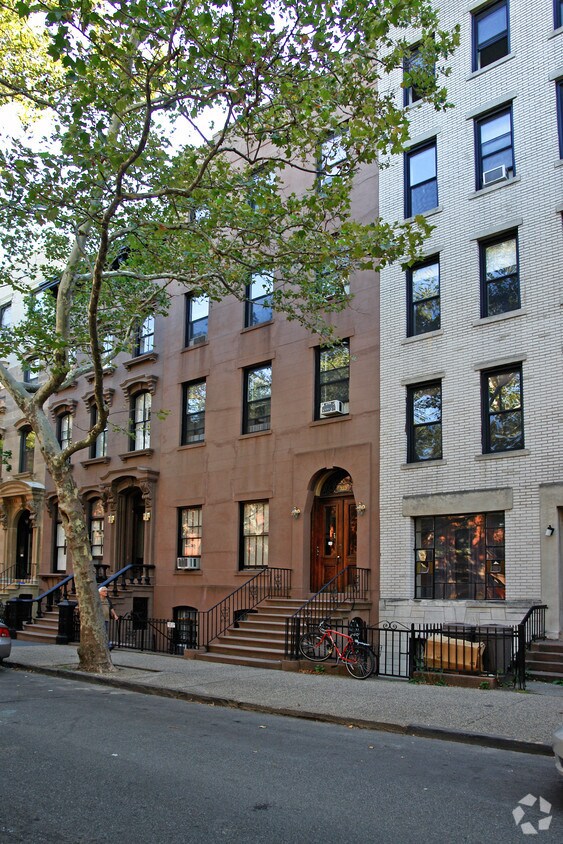 Primary Photo - 323 Clinton St