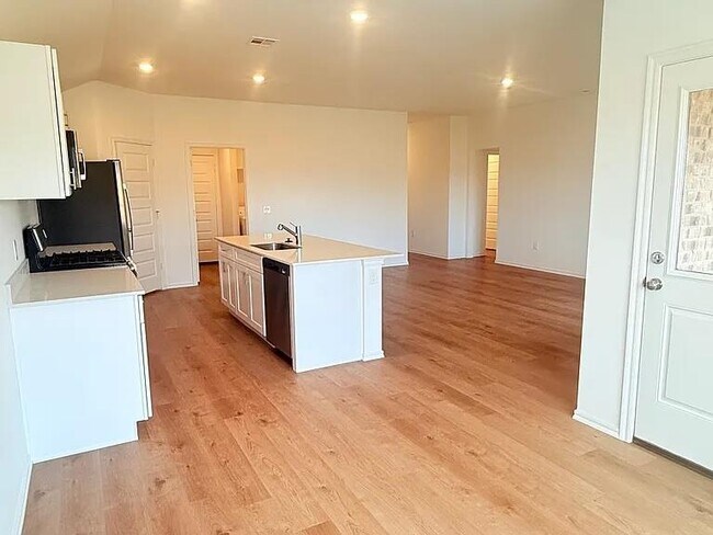 Building Photo - 16217 Lovers Ln