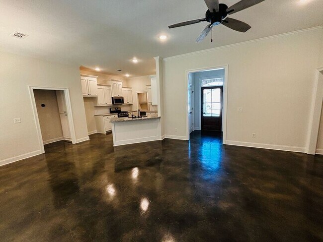 Building Photo - 217 Hemingway Cir