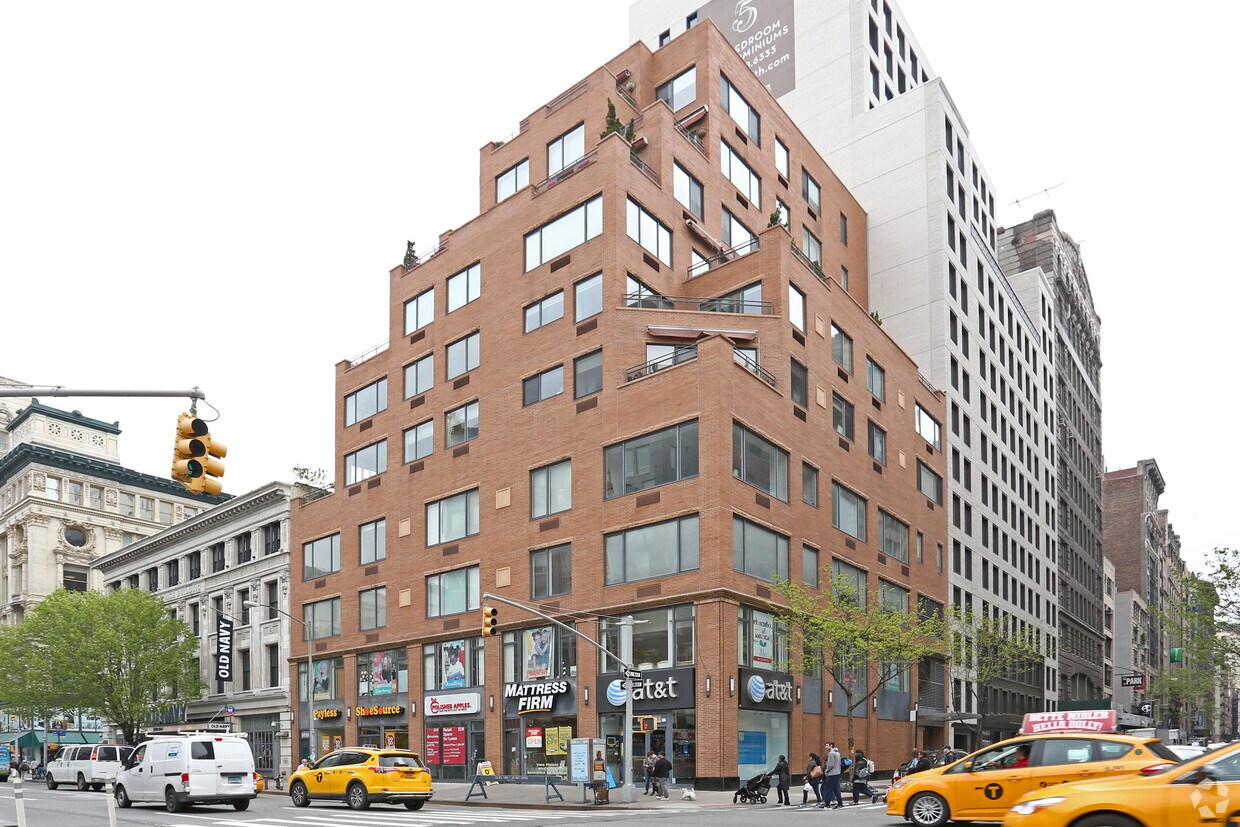 Primary Photo - 594-602 Avenue of the Americas