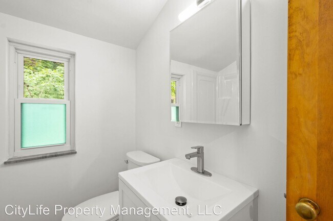 Building Photo - 3 br, 1 bath House - 792 A Cooke Drive