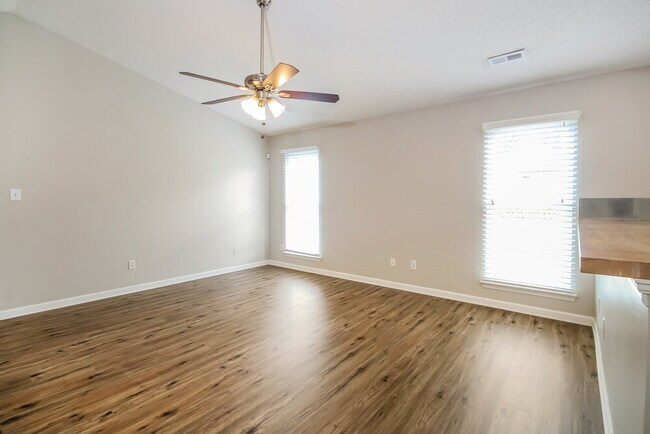 Building Photo - 3242 Hawick Commons Dr
