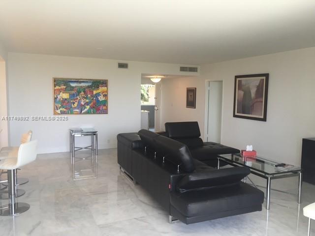 Foto del edificio - 101 Crandon Blvd