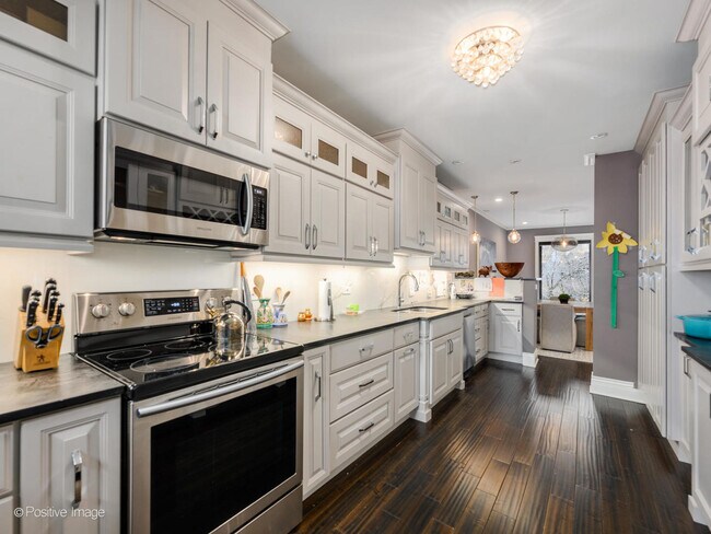 Building Photo - 42 E Elm St