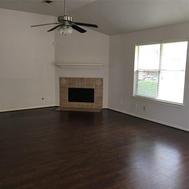 Foto del edificio - 22703 Tree House Ln