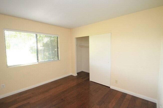 Foto del edificio - Charming 3-Bed, 2-Bath Single-Story Condo ...
