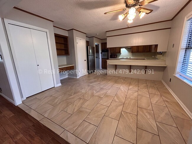 Building Photo - 9812 Meandering Way