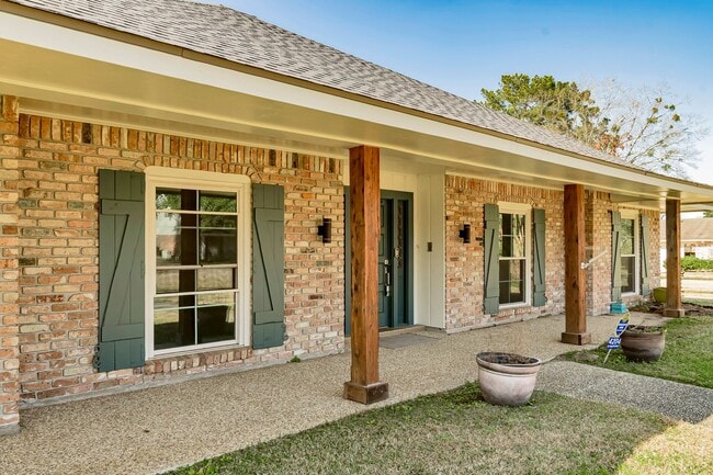 Photo - Resort-Style 4 Bedroom Home with Pool & Outdoor Pavilion in Pine Park